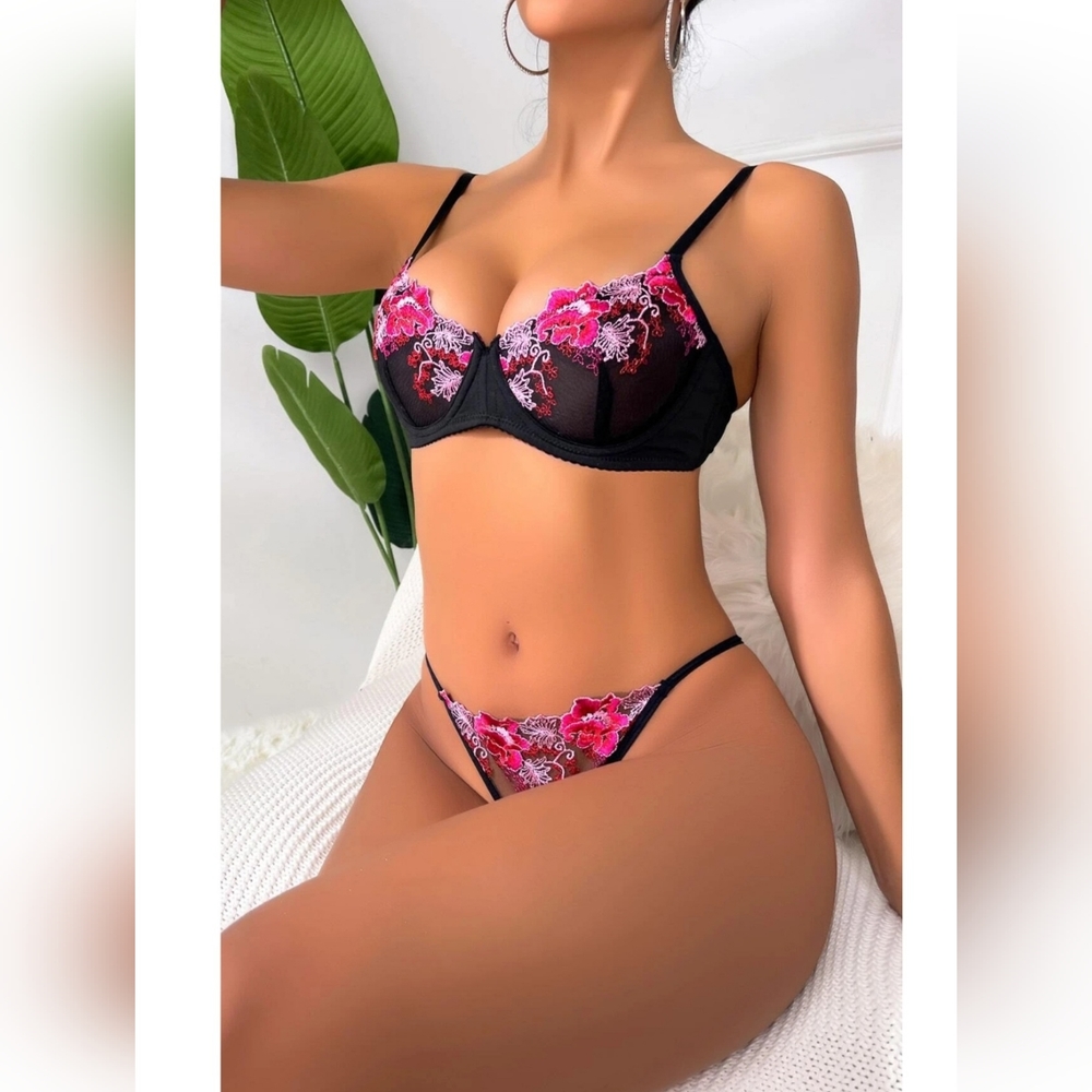 NWOT   🌼 lingerie  set